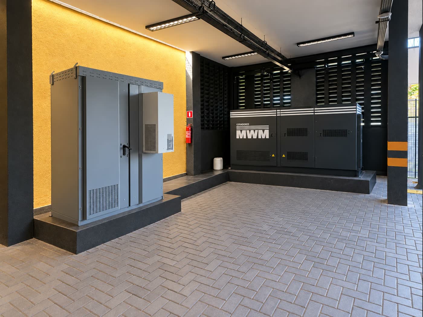 Gerador e quadro de energia da infraestrutura crítica