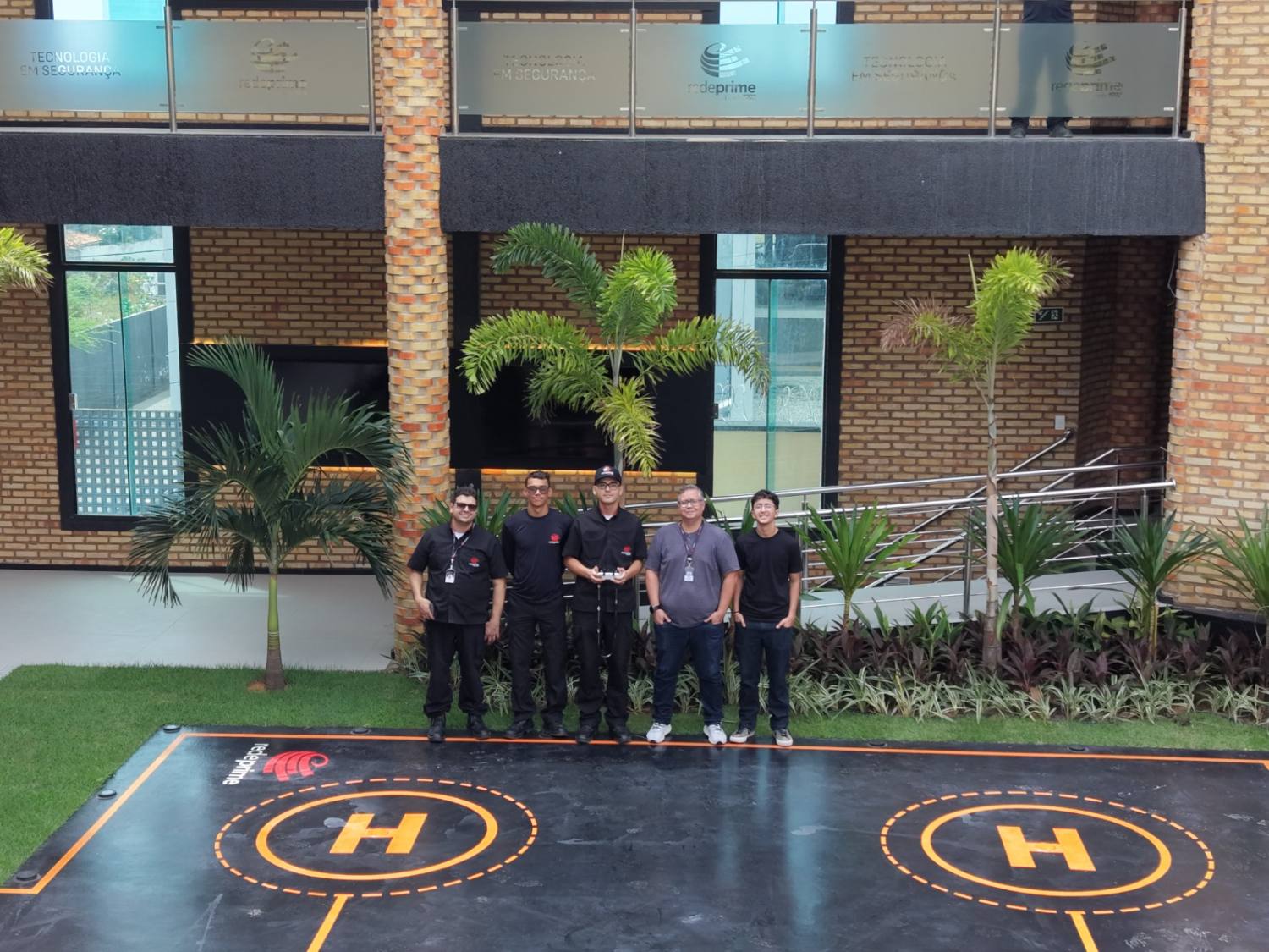 Equipe no heliponto